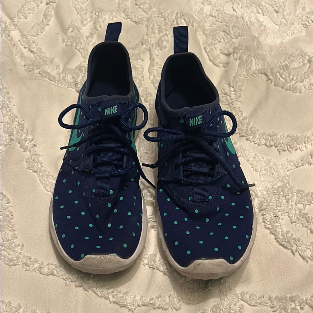 Nike Blue and Green Sneakers Lightweight Athletic Design
